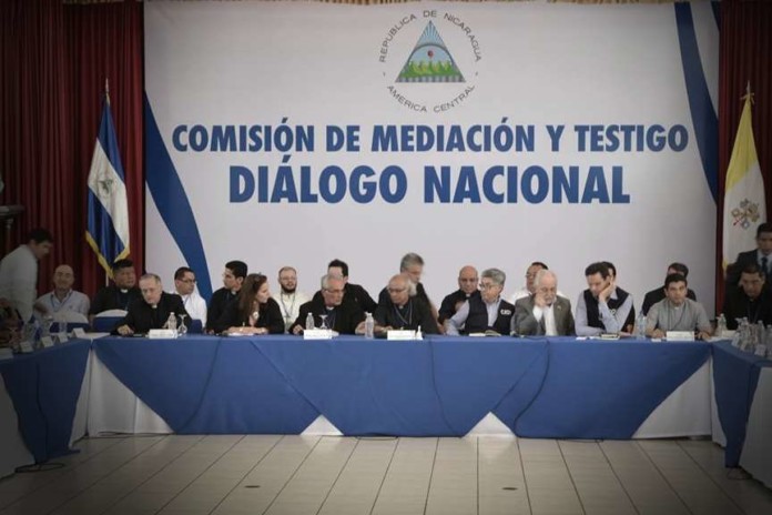 Tres mesas de diálogo: política, elecciones, justicia Tres mesas de diálogo: política, elecciones, justicia