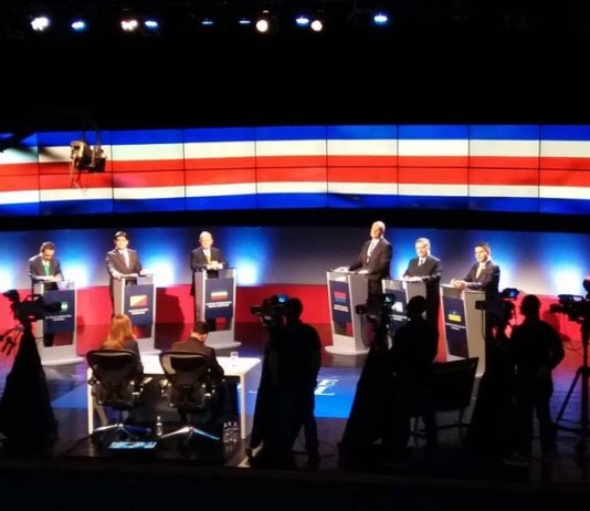 #Elecciones2018 Candidatos sacaron sus trapos sucios en el último debate Fotografia tomada del Facebook de Noticias Repretel