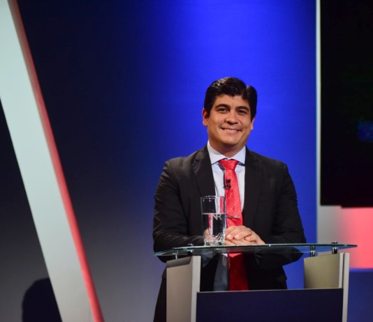 Tomada del facebook de Carlos Alvarado